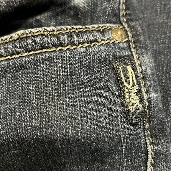 Silver Jeans - Picture 3 of 4